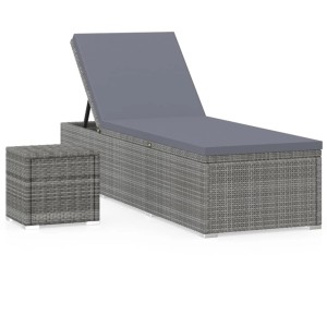 Graue vidaXL Sonnenliege mit Auflage und Teetisch aus Poly Rattan für Garten, Terrasse oder Balkon.