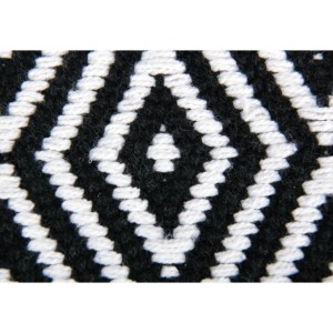 Detailaufnahme: ProHome Teppich Black & White mit Rautenmuster, 60x90 cm. Fußmatte im modernen Design.