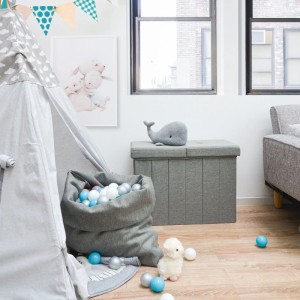 Grauer Wäschekorb mit Deckel als Sitzbank. 85L Aufbewahrungsbox im Leinen-Look für Kinderzimmer.