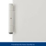 Detailansicht einer Hörmann Feuerschutztür (T 30-H8-5) in Grauweiß mit sichtbaren Türbändern.