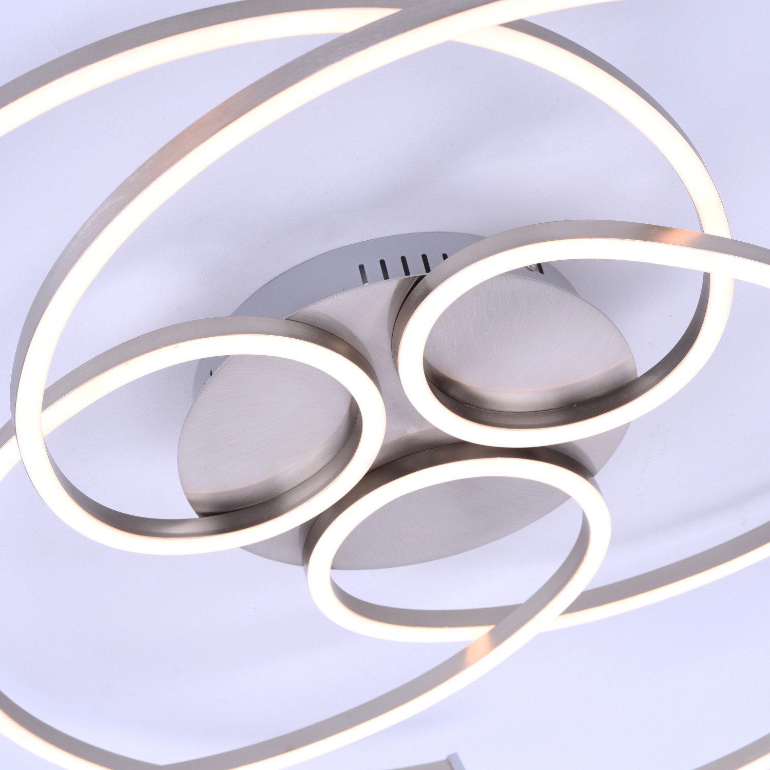 Moderne LED-Deckenleuchte Danilo von Paul Neuhaus aus Stahl, 70x63 cm.