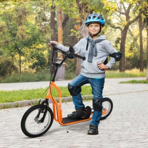 HOMCOM Kinderroller Kickboard mit Luftreifen, orange, mit Junge und Schutzausrüstung.