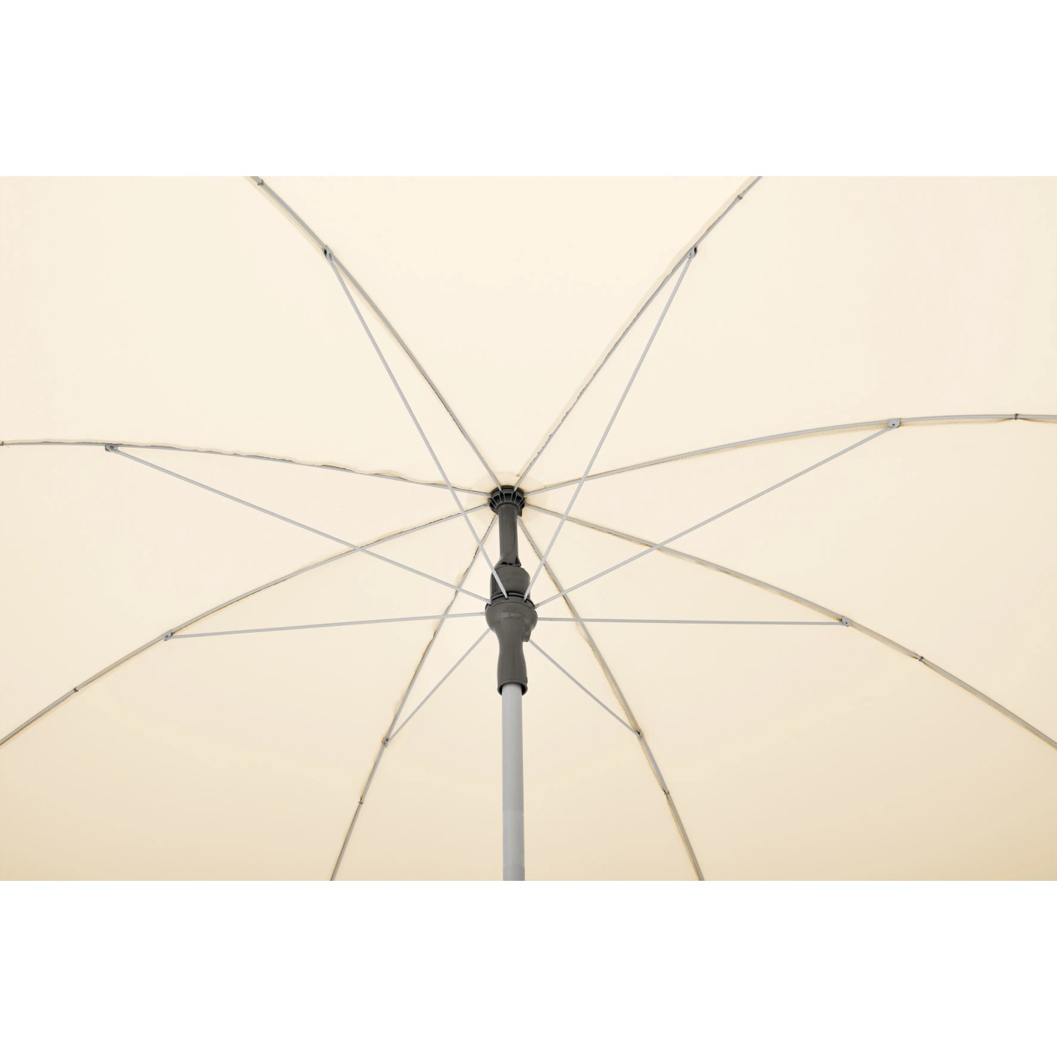 Suncomfort Marktschirm Ecru, Innenansicht: Mast, Streben und Bespannung des Sonnenschirms.