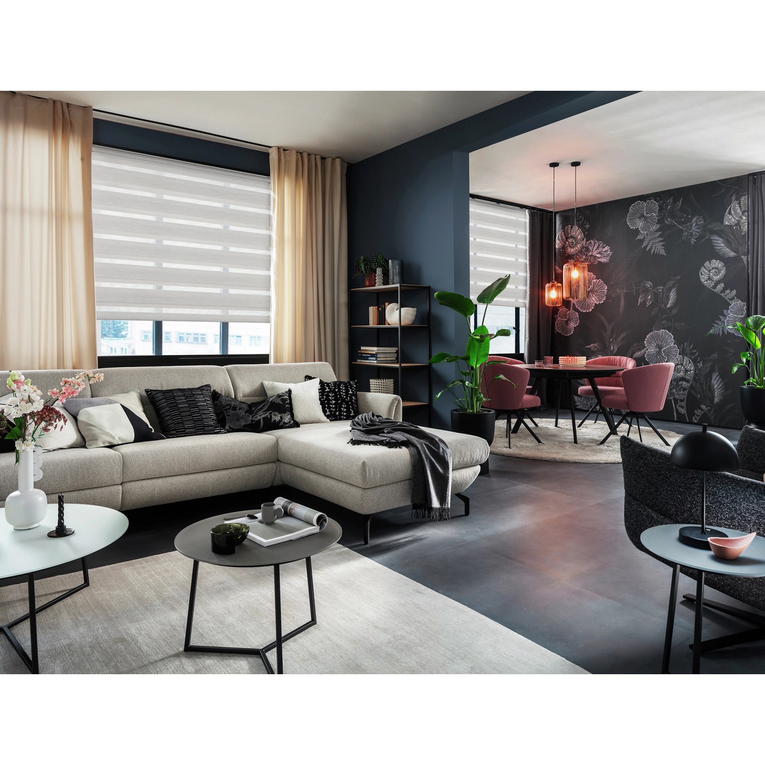 Schöner Wohnen Doppelrollo Tilda Struktur, 120x150 cm, hellbeige im Wohnzimmer.