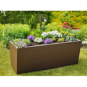 Gutta Hochbeet Valenta 200, Rost Matt, 80x90x200cm, bepflanzt im Garten.