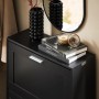 Schwarzer SoBuy Schuhschrank mit zwei Klappen und silbernen Griffen, dekoriert mit Büchern und Accessoires.