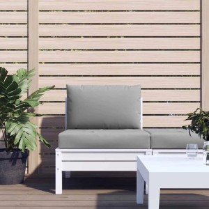 Graue 2-tlg. Palettenkissen aus Oxford-Gewebe auf weißem Palettensofa im Garten. Bequeme Sitzkissen für Outdoor.