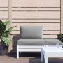 Graue 2-tlg. Palettenkissen aus Oxford-Gewebe auf weißem Palettensofa im Garten. Bequeme Sitzkissen für Outdoor.