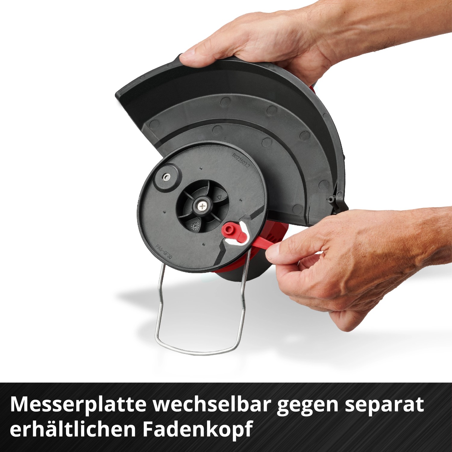 Detailaufnahme: Messerwechsel am Einhell Akku-Rasentrimmer GE-CT 18/25 Li-Solo.