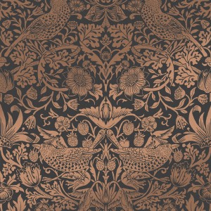 Graue William Morris Vliestapete Strawberry Thief mit floralem Muster und Vögeln.