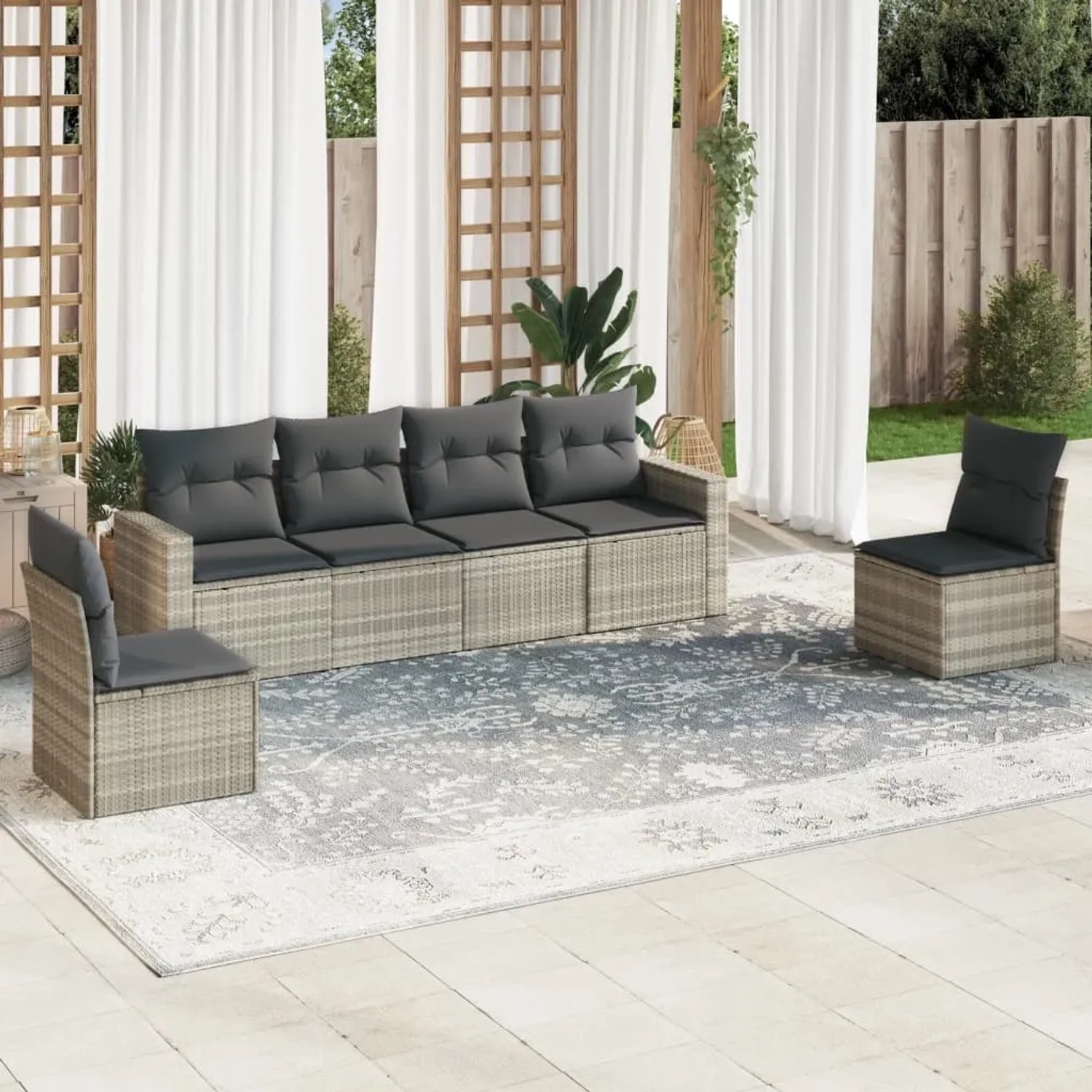 Hellgraue 6-tlg. vidaXL Garten-Sofagarnitur aus Poly Rattan mit dunklen Kissen.
