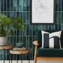 Grosfillex Wandpaneele Element 3D Optik Vertical Tiles Lagoon im Wohnraum.