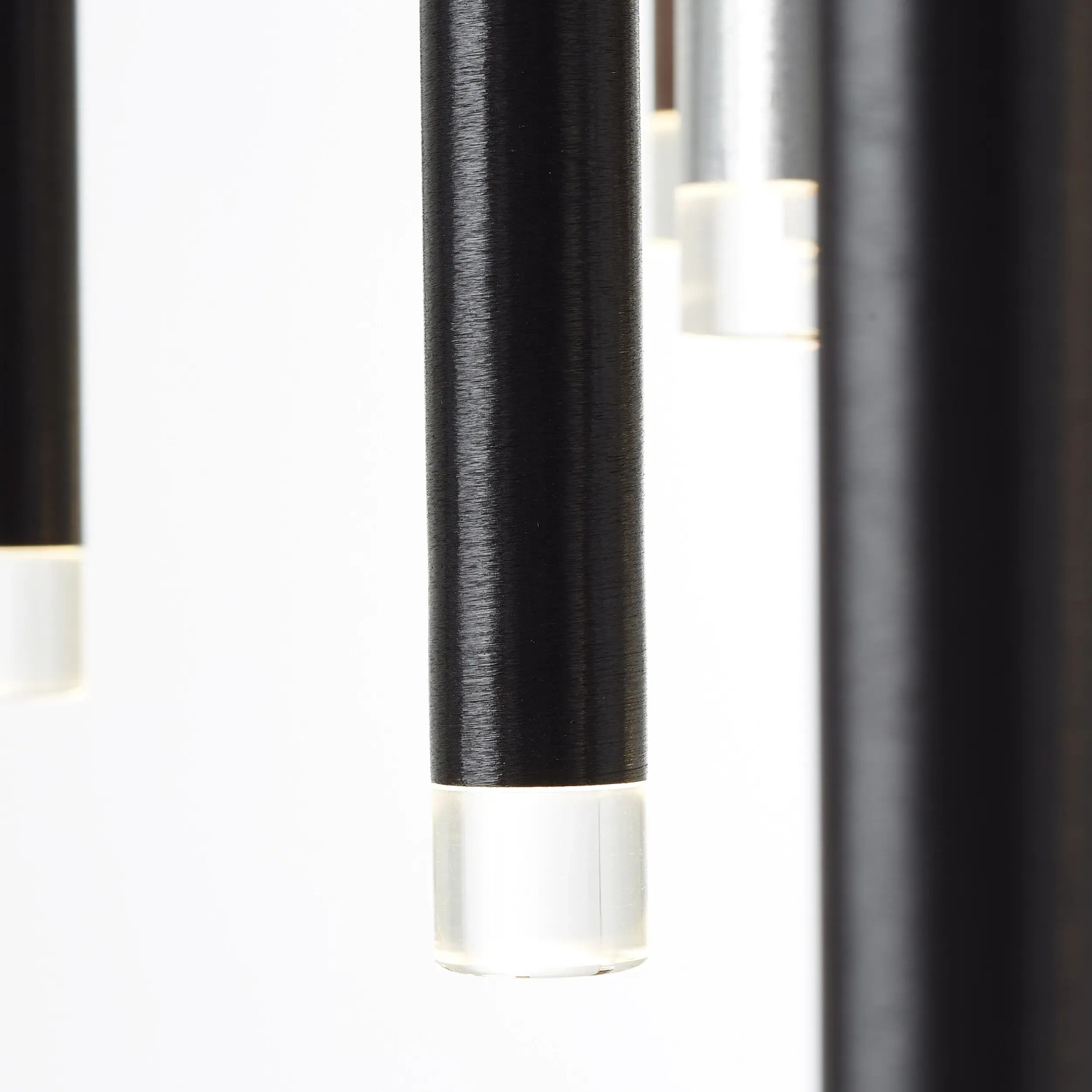 Detailaufnahme: Cembalo LED-Pendelleuchte, 16-flammig, Aluminium, Schwarz/Braun.