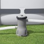 Bestway 800 gal Pool Filterpumpe am Poolrand auf Rasen. Kartuschenfilter mit Schläuchen.