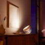 Philips Hue Iris Tischleuchte in Weiß, Ambientelicht für Wohnraum, steuerbar per App.