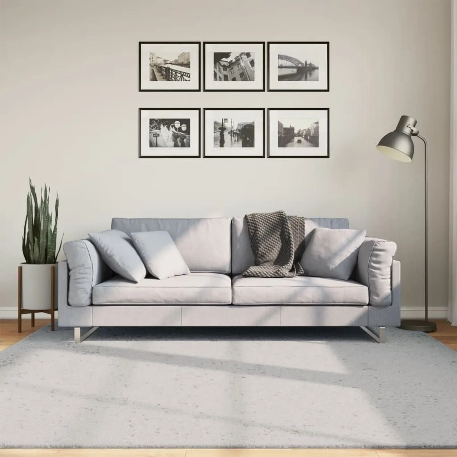 Grauer vidaXL Kurzflor Teppich HUARTE 200x200 cm im modernen Wohnzimmer. Weich, flauschig, waschbar, rutschfest.