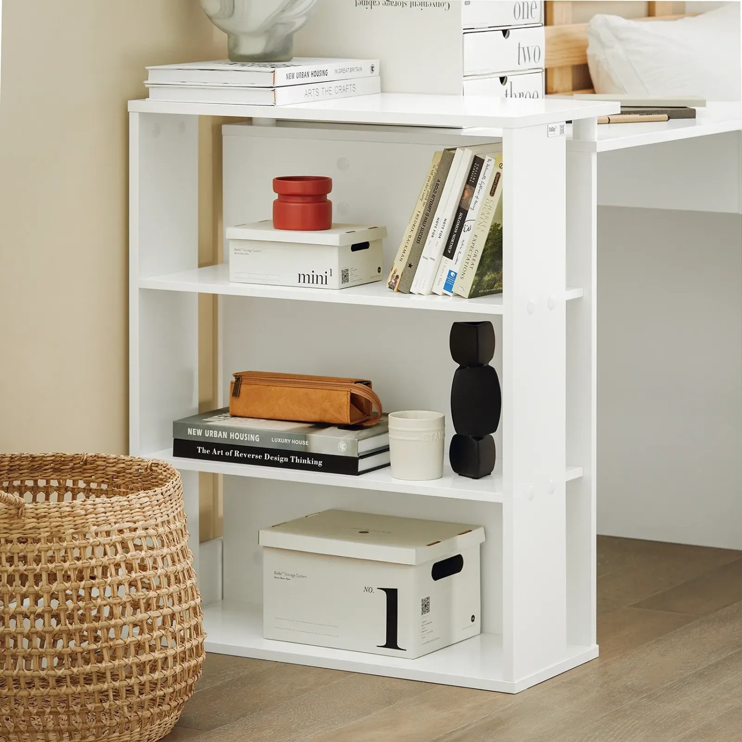 Weißer SoBuy Schreibtisch FWT35-W mit Schublade und Ablagen für Büro oder Arbeitszimmer.