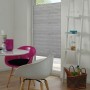 Graues Gardinia Plissee Concept aus Recycling-Stoff am Fenster, blickdicht und einfach zu montieren.