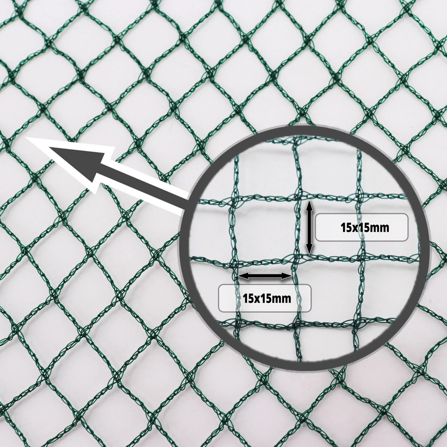 Dunkelgrünes Aquagart Teichnetz 32m x 12m mit 15x15mm Maschenweite als Laubschutz.