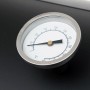 Detailaufnahme des Deckelthermometers am schwarzen tepro Smoker Milwaukee Holzkohlegrill.
