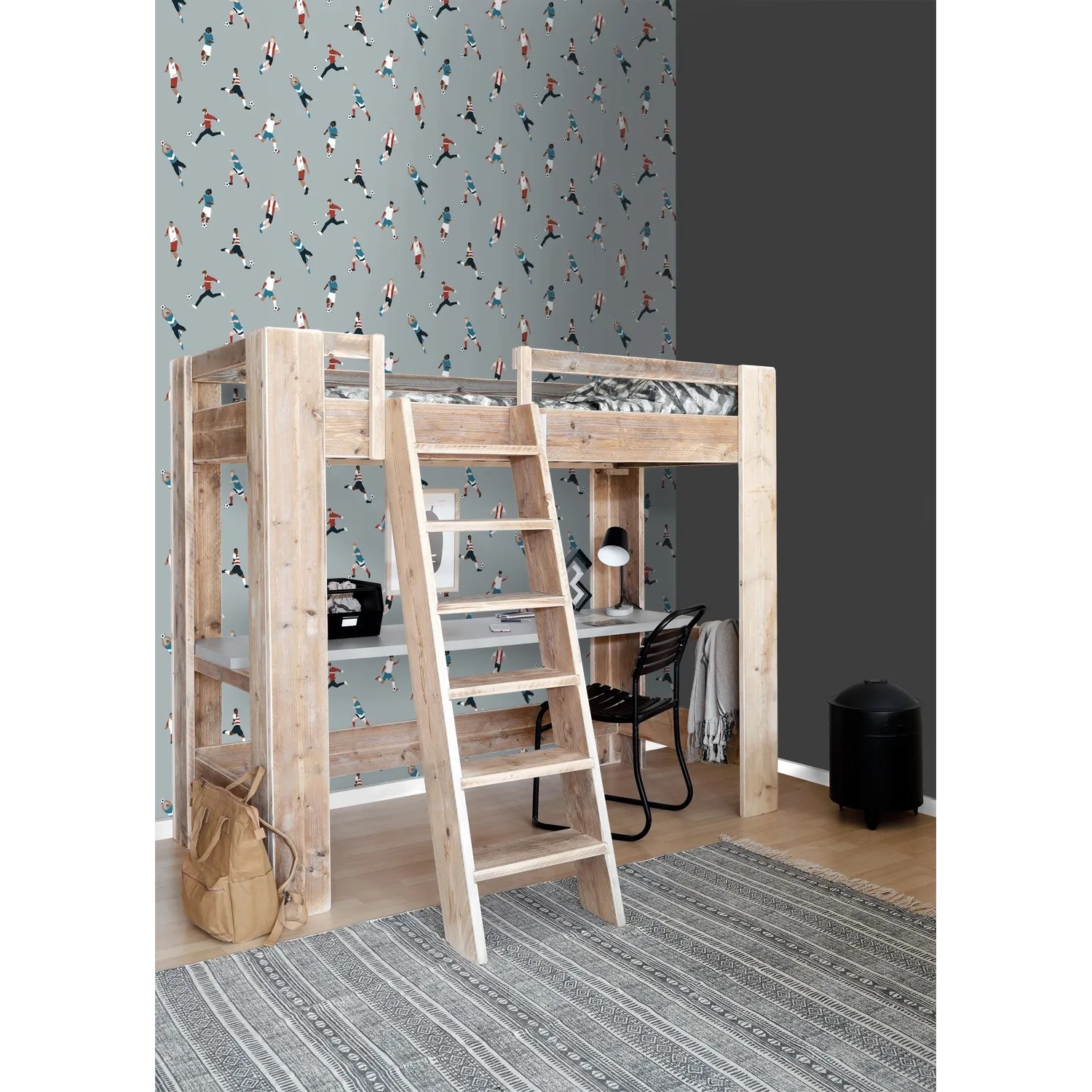 ESTAhome Vliestapete Hellblau mit Fußballspielern im Kinderzimmer, ideal für sportliche Wanddekoration.