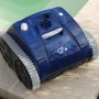 Blau-schwarzer CF Poolroboter CF200CL mit Akku für die automatische Poolreinigung.