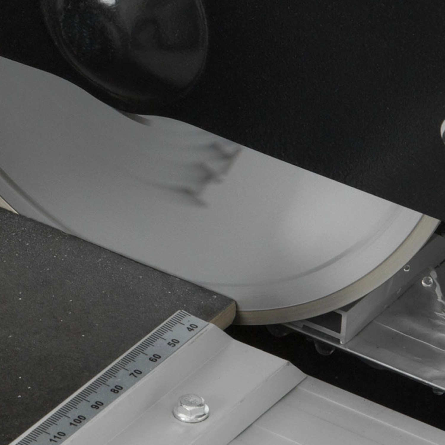 EBERTH Diamanttrennscheibe 230mm im Einsatz, Zubehör für Schleifer.