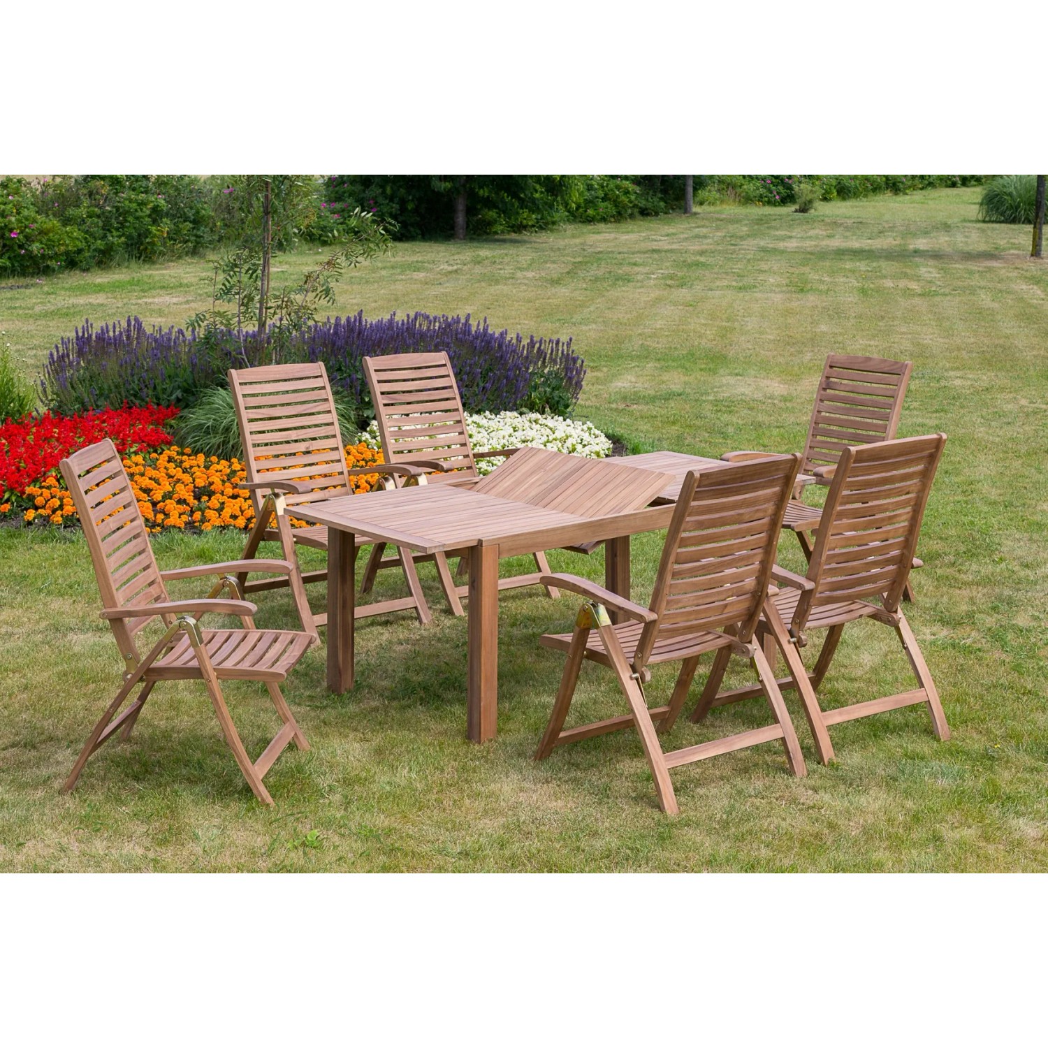 Braunes 7-teiliges Gartenmöbel-Set Paraiba aus Akazienholz mit Ausziehtisch und Klappsesseln.