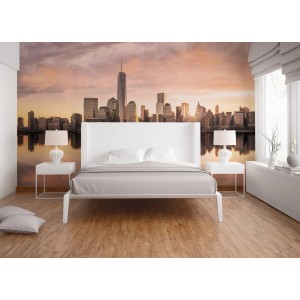 Fototapete New York Skyline in Grau und Gelb hinter einem Bett. Wanddeko mit Stadtmotiv.