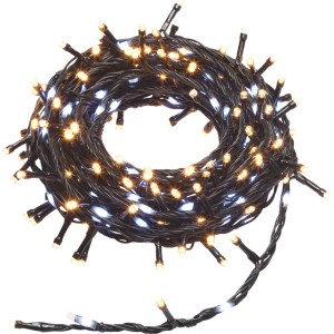 Aufgerollte LED Lichterkette mit warmweißen und kaltweißen LEDs und schwarzem Kabel. Für Außenbereiche.