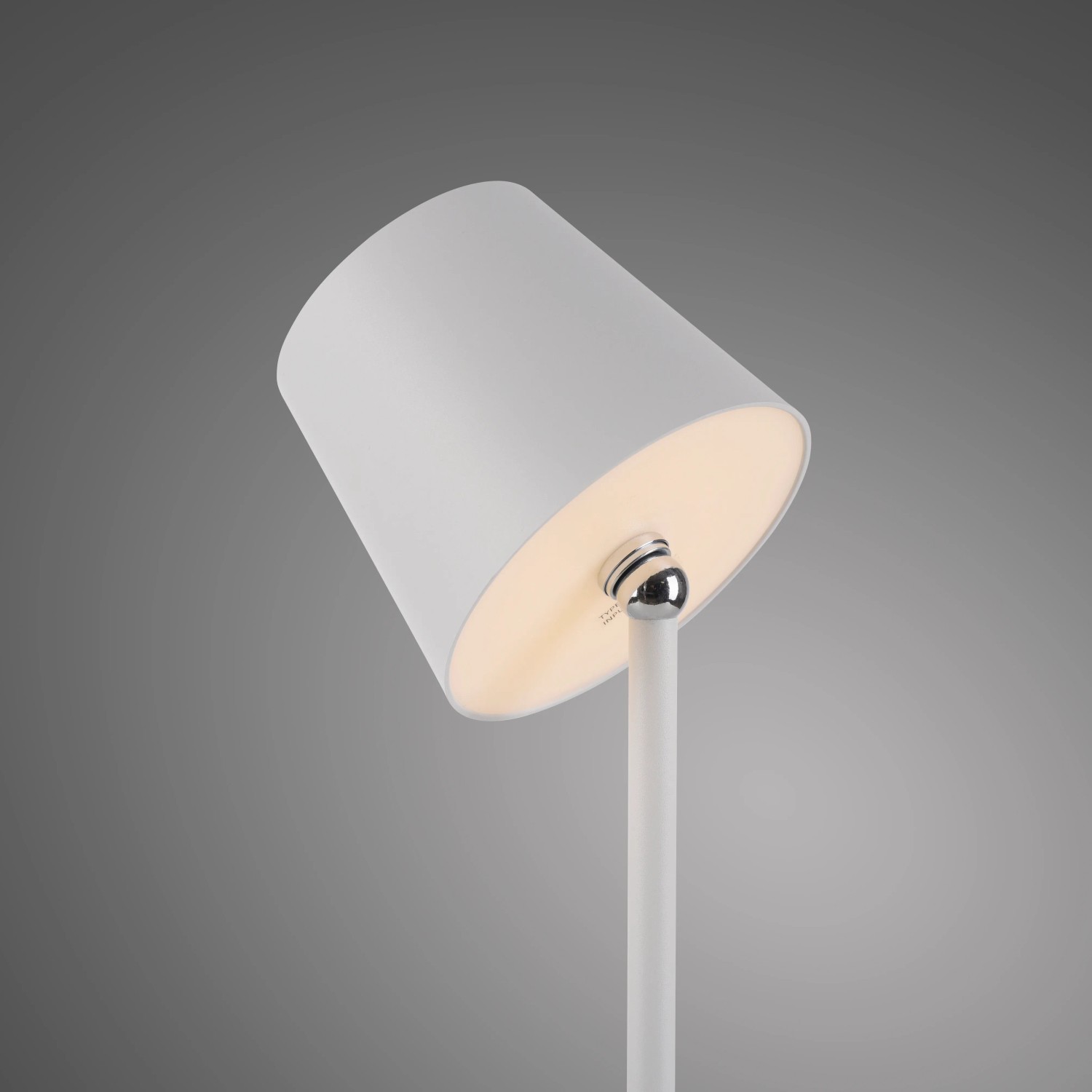 Weiße Just Light Akku-LED-Tischleuchte Boteria, schwenkbarer Kopf, dimmbar, für Innen & Außen.