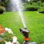Gardena Comfort Regner bewässert Rasen. Impuls-, Kreis- und Sektorenregner im Einsatz.