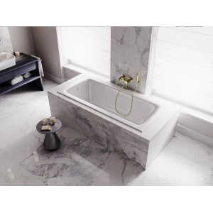 Weiße rechteckige KOLMAN Badewanne 160x75 cm in modernem Marmorbad mit goldenem Wasserhahn. Inkl. Ablauf & Füße.