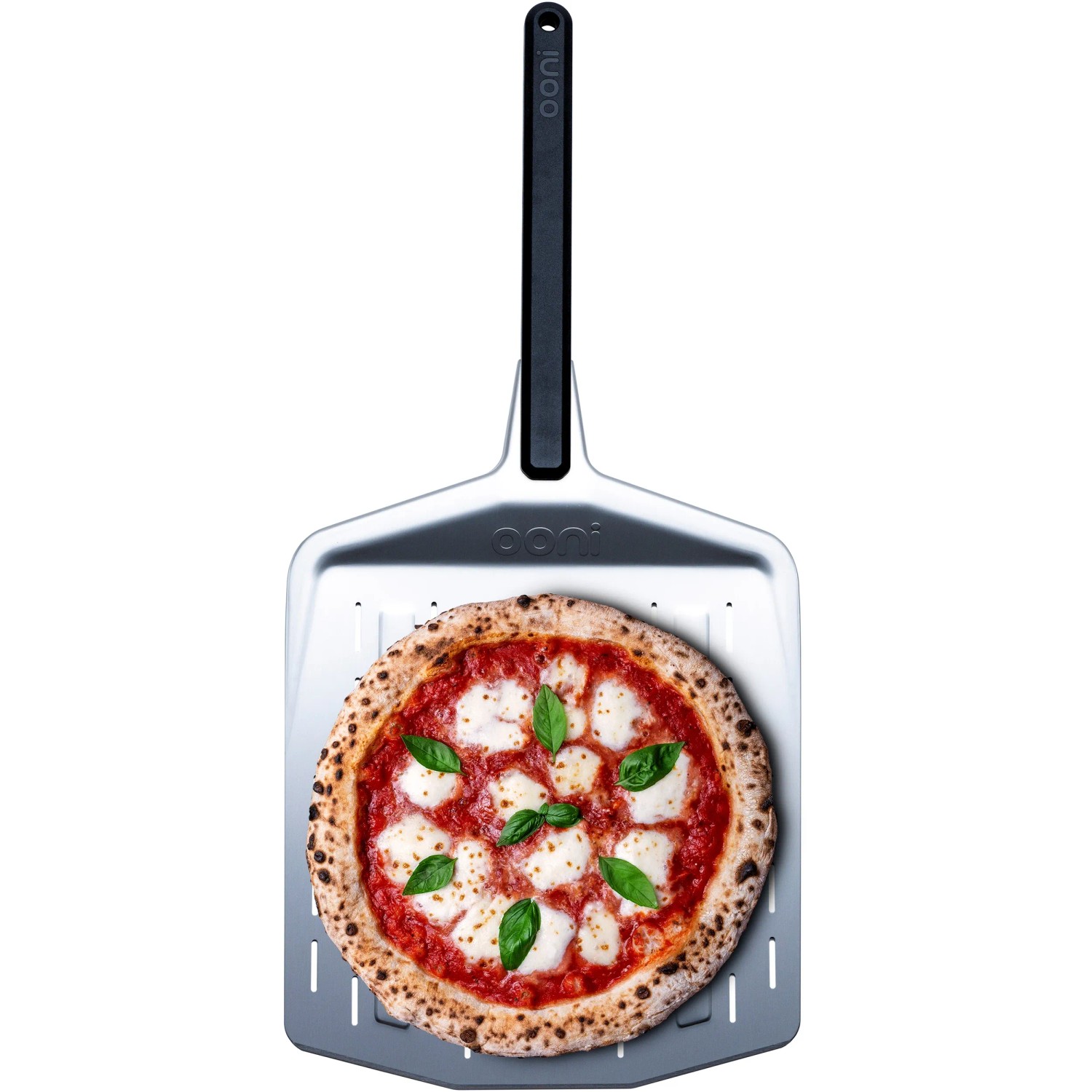 Ooni Pizzaschieber 12 Zoll mit Pizza. Grillutensil mit Löchern für knusprigen Boden.