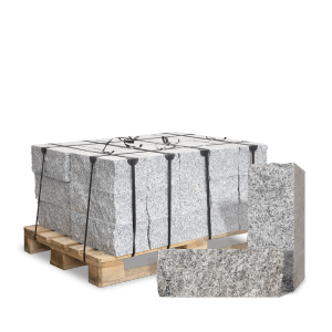 Galamio Granit Randsteine 40x20x15, gesägt & gebrochen, auf Palette. Helle, gesprenkelte Natursteine für Gartenwege.