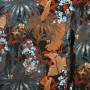 Vliestapete mit Dschungel-Motiv: Palmen, Blätter in Rot und Blau. Dekorative Tapete für Wohnräume.