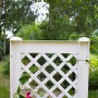 Weißer KHW Pflanzkasten klein mit Spalier, ideal für Kübel- und Rankpflanzen im Garten.