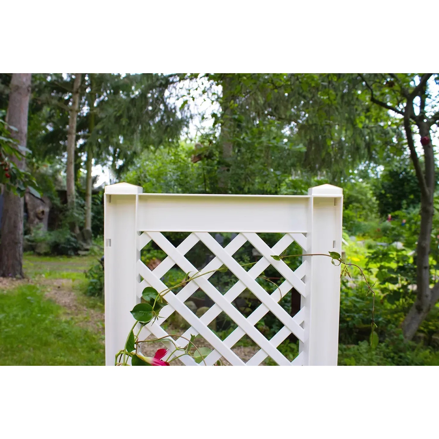 Weißer KHW Pflanzkasten klein mit Spalier, ideal für Kübel- und Rankpflanzen im Garten.
