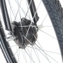 Detailaufnahme Vorderrad mit Motor des Prophete City E-Bike Geniesser 1.0, 28 Zoll, Schwarz Matt.