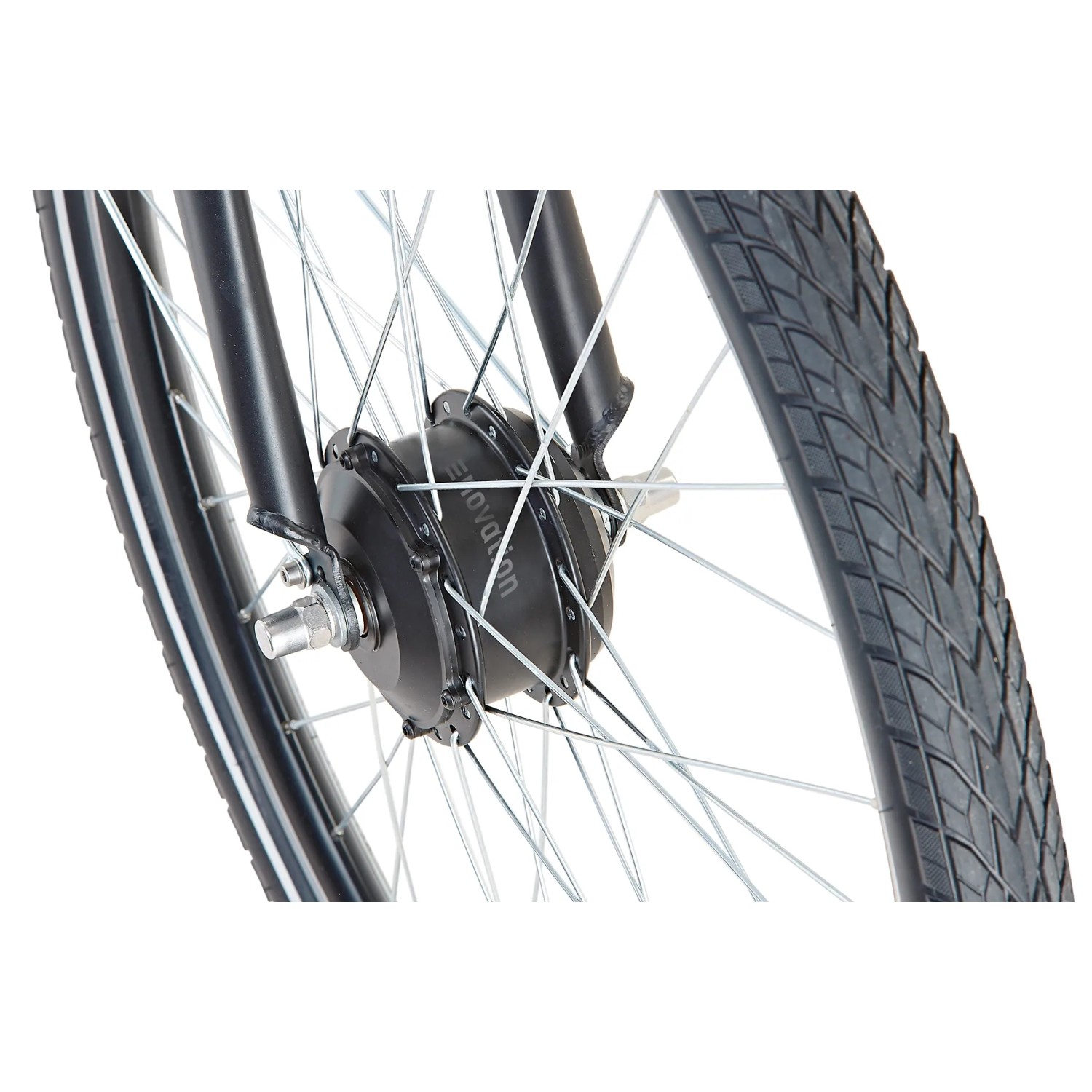 Detailaufnahme Vorderrad mit Motor des Prophete City E-Bike Geniesser 1.0, 28 Zoll, Schwarz Matt.