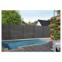 T&J WPC Steckzaunbrett Max-XL, charcoal, als Sichtschutz am Pool im Garten.