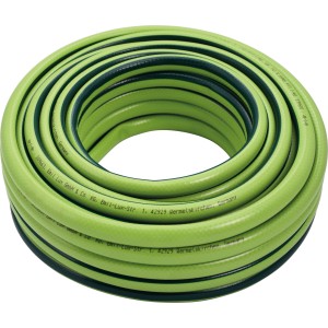 Aufgerollter, grüner Gartenschlauch Cord Standard, 20 m lang.