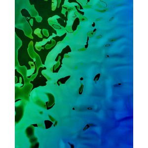 Blaues Wandpaneel mit holographischer Metall-Optik und 3D-Effekt.