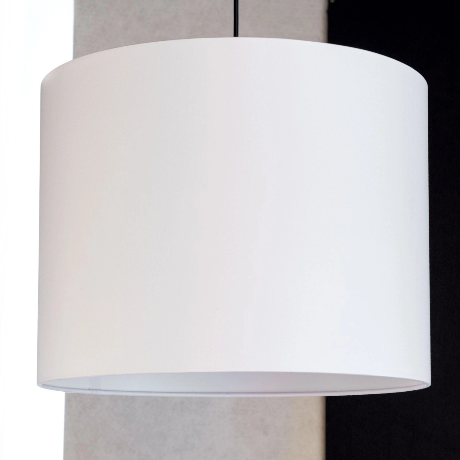 Weißer, runder Orion Lightstyle Lampenschirm (Ø 40cm) aus Stoff für E27 Lampen.