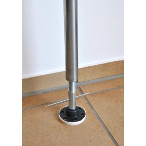 Detailaufnahme der Klemmvorrichtung einer anthrazitfarbenen Angerer Klemmmarkise.
