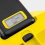 Detailaufnahme: Kärcher Akku-Mehrzwecksauger WD 3 Battery mit Akku und LCD-Akkudisplay.