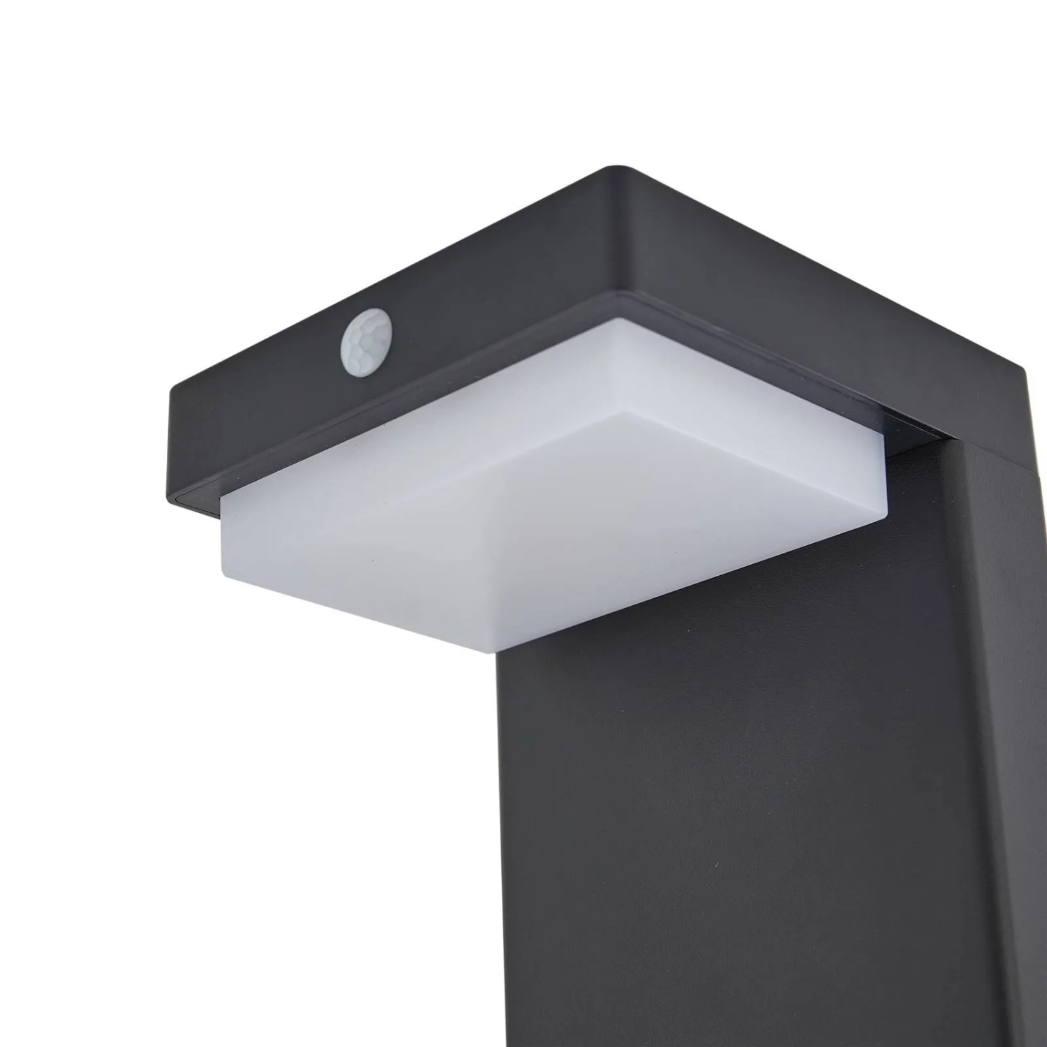 Moderne Lindby LED Solarleuchte Eleazar in Schwarz mit Bewegungsmelder für den Garten.