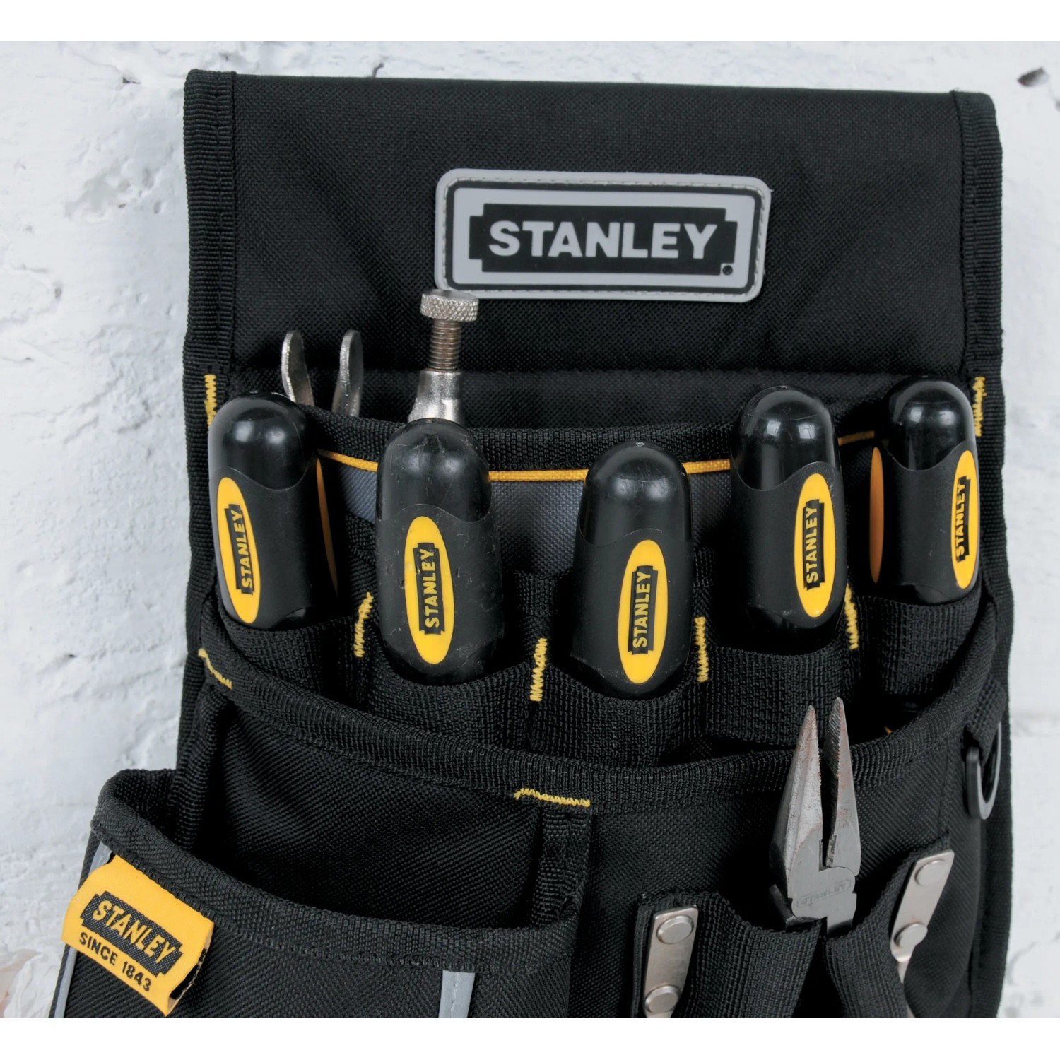 Stanley Gürteltasche mit Werkzeugen und Hammerhalter, Teil der Arbeitsgürtel & Arbeitstaschen Kategorie.