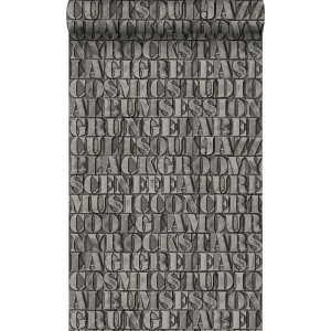 Dunkelgraue Vliestapete mit Muster alter eiserner Druckbuchstaben. Industrial Chic Wandgestaltung mit metallischem Glanz.
