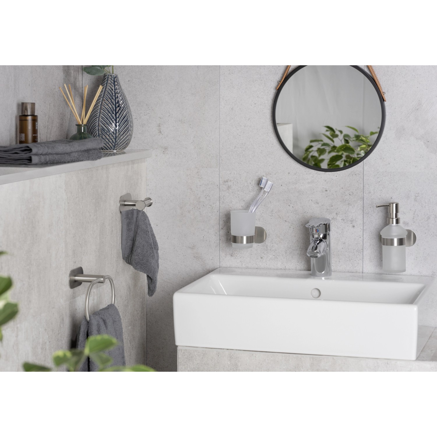 Wenko Zahnputzbecherhalter Uno Orea Matt aus Edelstahl mit satiniertem Glasbecher.